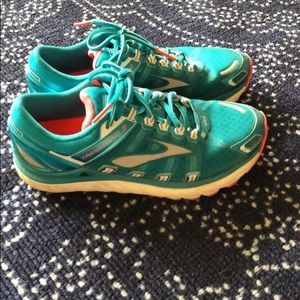 Brooks Transcends Running Shoes